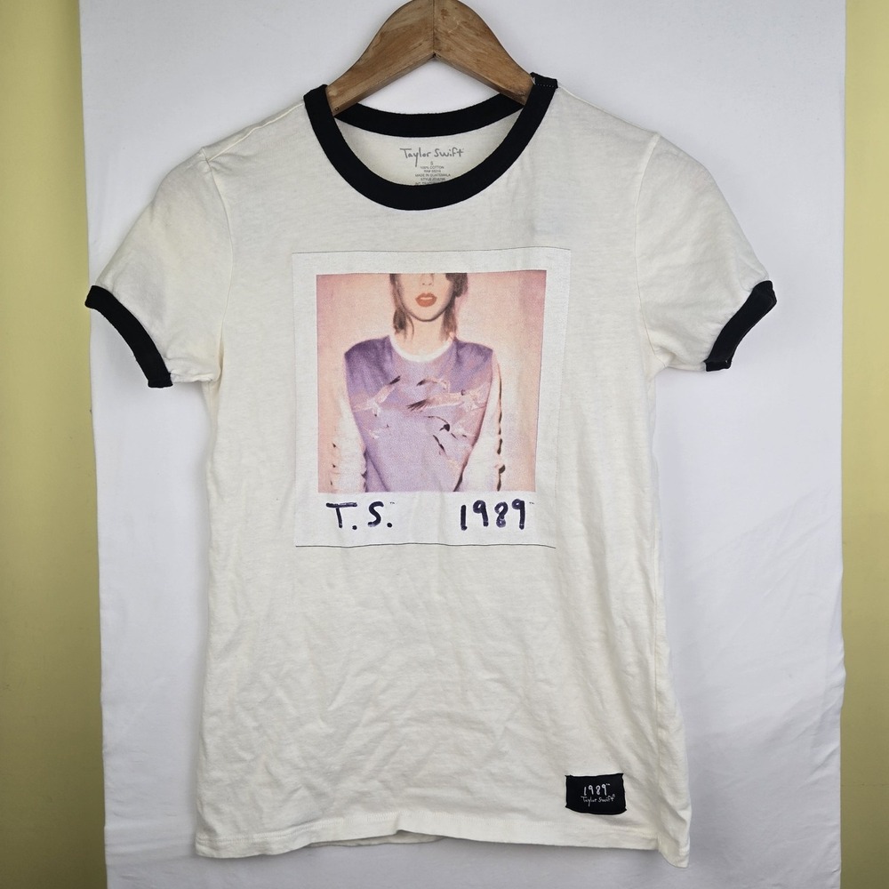 Taylor Swift Shirt Womens Sz Small 1989 World Tour Ringer Graphic Tee Top